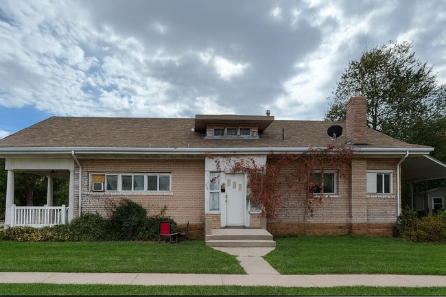 Building Photo - 478 E 8th Ave