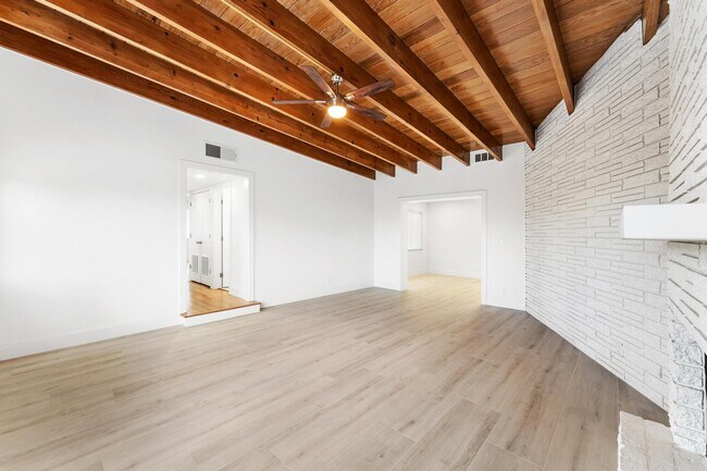 Building Photo - 7531 Edgewater Cir
