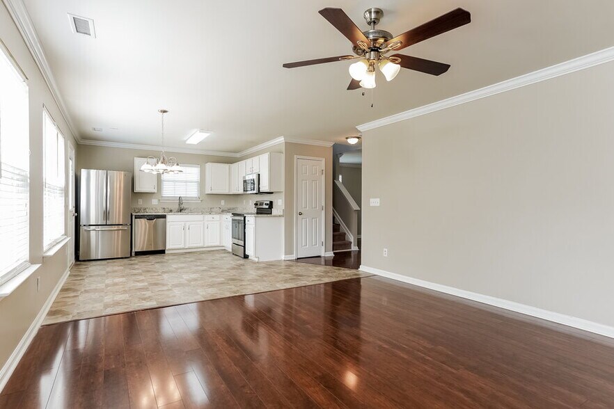 Building Photo - 4005 Bearmont Pl