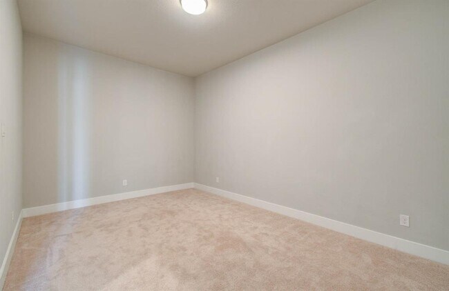 Building Photo - 15606 Pacific Loon Ct