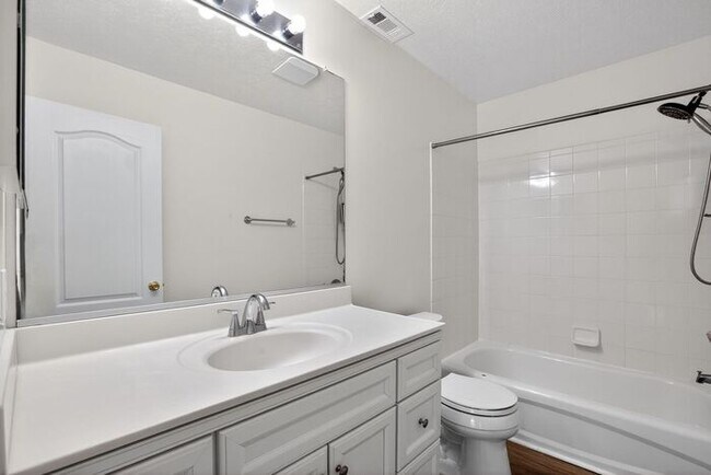 Building Photo - 47225 Schwartzkopf Dr