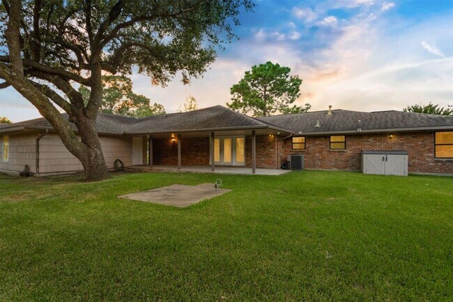 Building Photo - 10825 Willowisp Dr