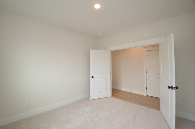 Building Photo - 9309 Montridge Dr