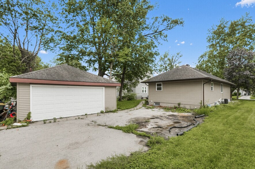 Building Photo - 18307 Wildwood Ave