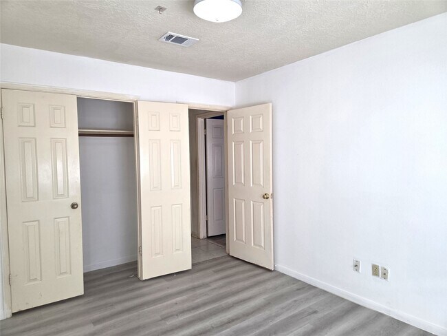 Building Photo - 17006 Dusty Mill Dr E