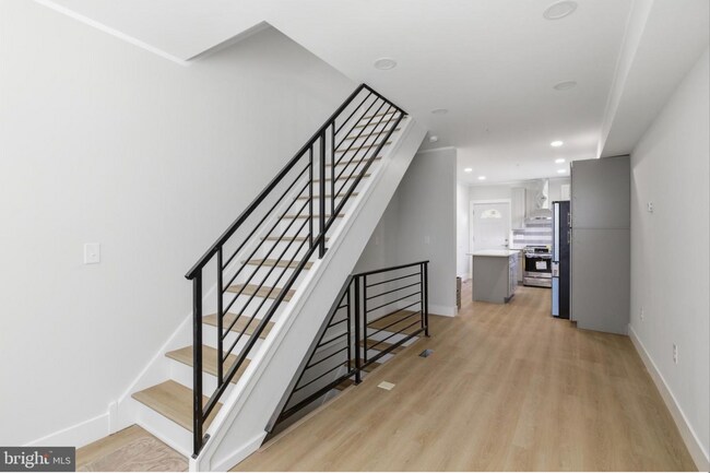 Building Photo - 1511 W Flora St