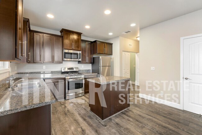 Building Photo - 1040 Matthews Run Way