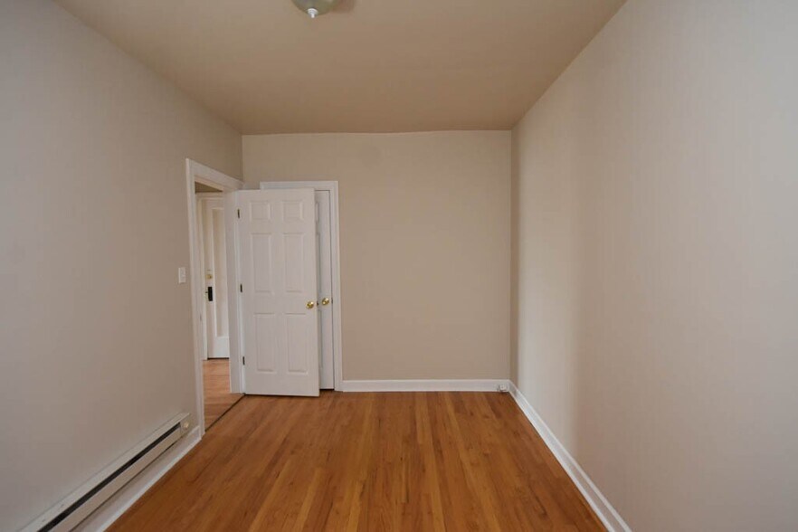 Building Photo - 347 Park Ave