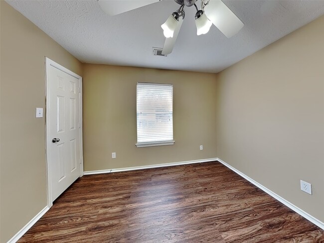 Building Photo - 26881 Armor Oaks Dr