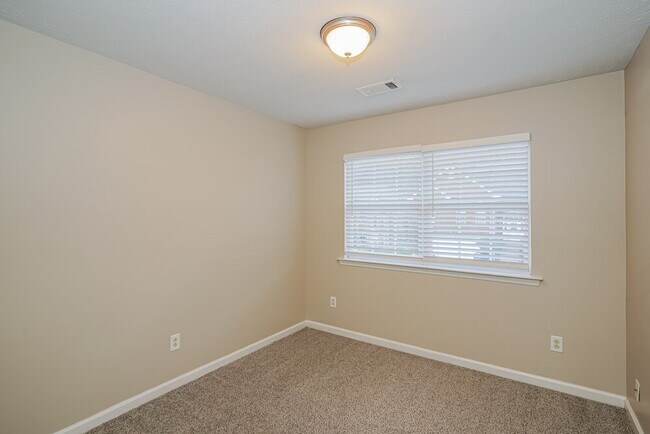 Building Photo - 5555 Craftwood Dr