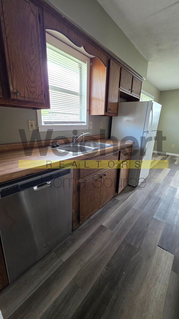 Building Photo - 3 bedroom, 2 bath Two-Story Home South Jonesboro