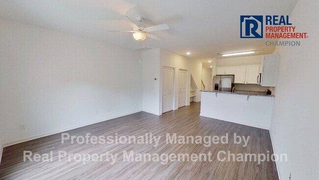 Building Photo - Fabulous Townhome in Heart of Leland