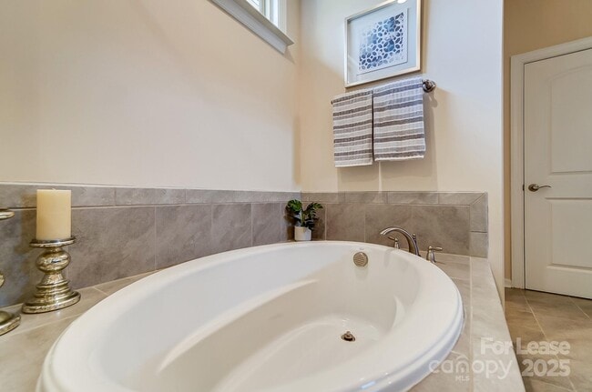 Building Photo - 11144 Limehurst Pl