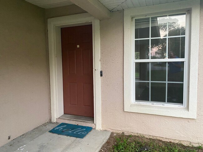 Building Photo - Tiled 3/2/2 available now!