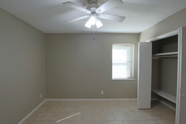 Building Photo - Spacious 2 Bedroom 1.5 Bath Rental on a Corner Lot! Tour Today!