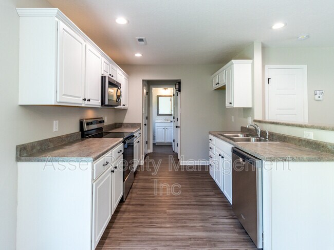 Building Photo - 628 Drakewood Rd