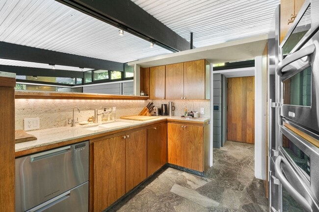 Building Photo - 3 Bed / 3 Bath Private Mid-Century Oasis with Pool, Detached Studio & Canyon Views