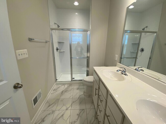 Building Photo - 8612 Shady Pines Dr