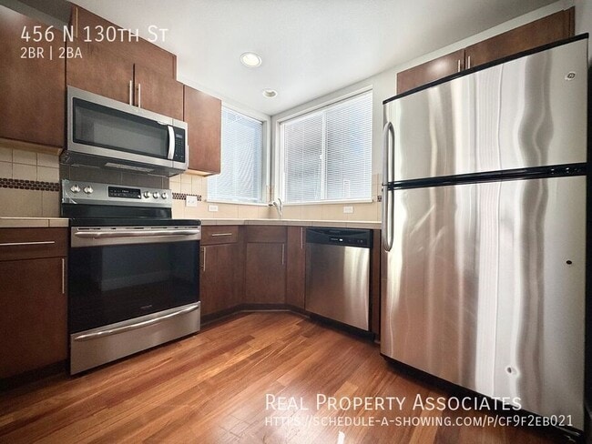 Building Photo - 456 N 130th St