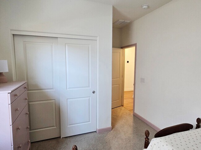 Building Photo - 4-bedroom + Den, 3-bath home in The Preserve at San Tan