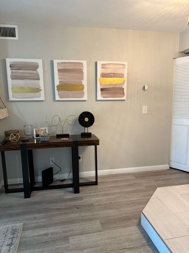 Building Photo - Beautiful Marina View Condo