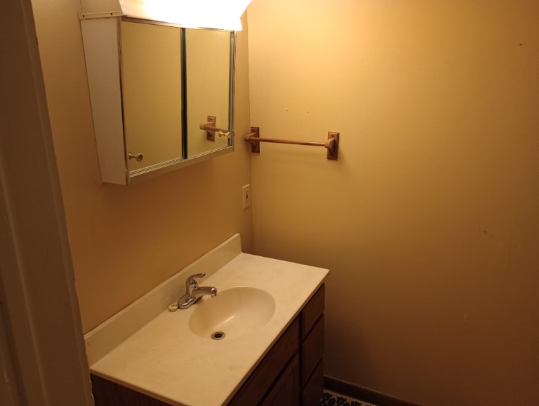 Building Photo - 308 8th Ave SE