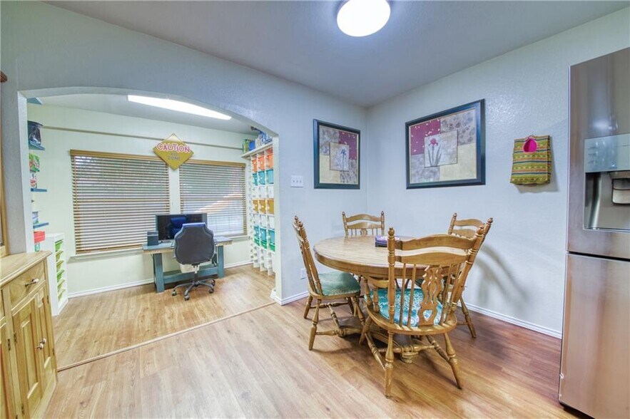 Building Photo - 301 Nicole Way