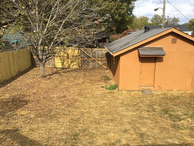 Building Photo - Fantastic East Nashville home close to Shelby Park