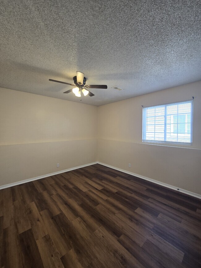 Building Photo - 4462 S Elizabeth Ave