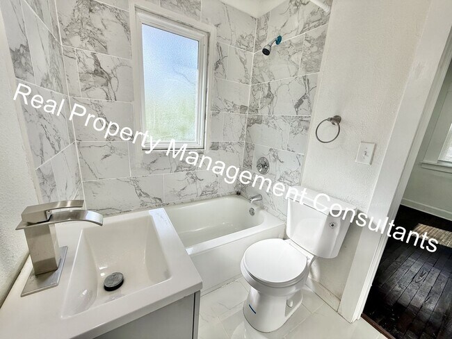 Building Photo - $500 off Frist Months Rent on Spacious 4 B...