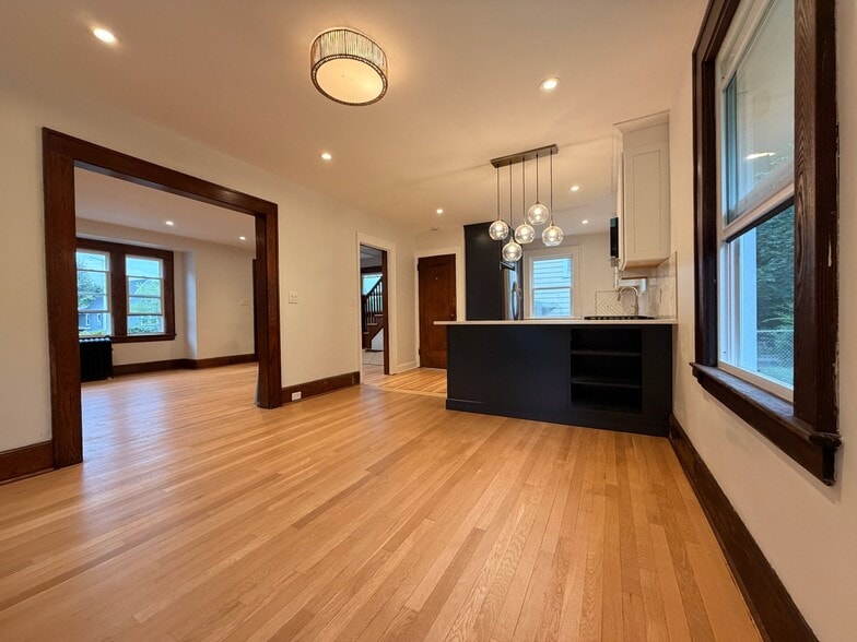 Building Photo - 160 Clairmont Terrace