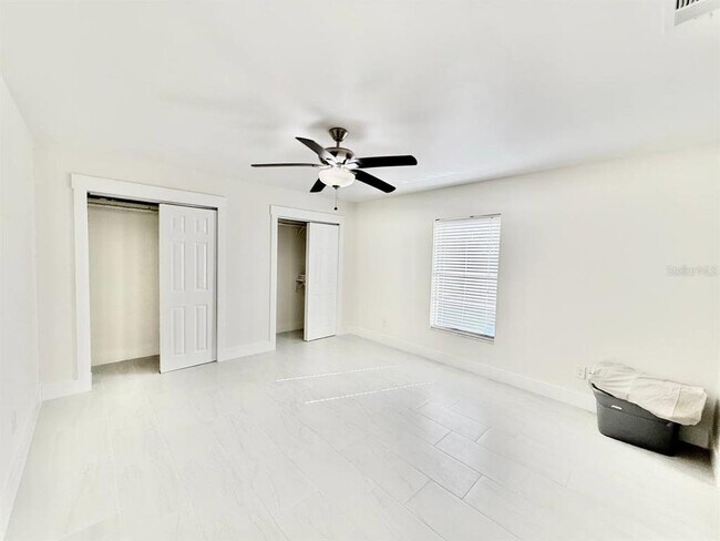 Building Photo - 15611 Walden Ave