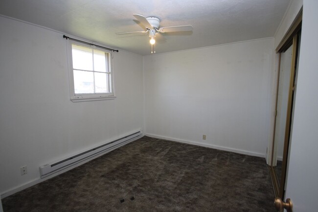 Building Photo - Sunnyside single family home with oversize...