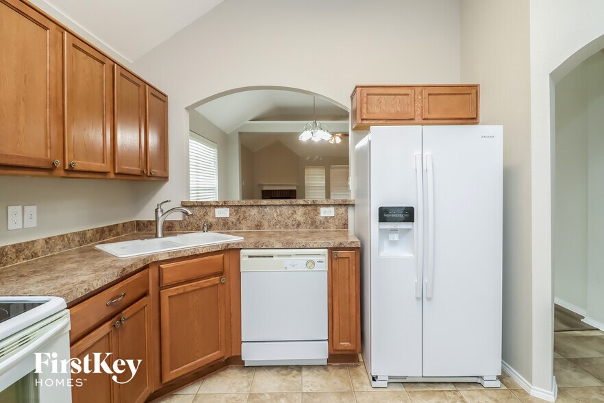 Building Photo - 1124 Manhassett Ct