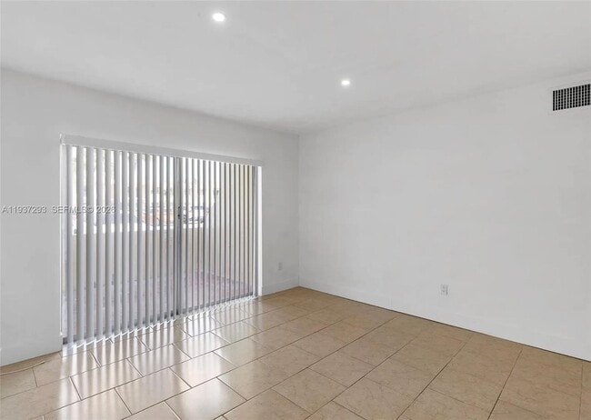 Building Photo - 14013 SW 90th Ave