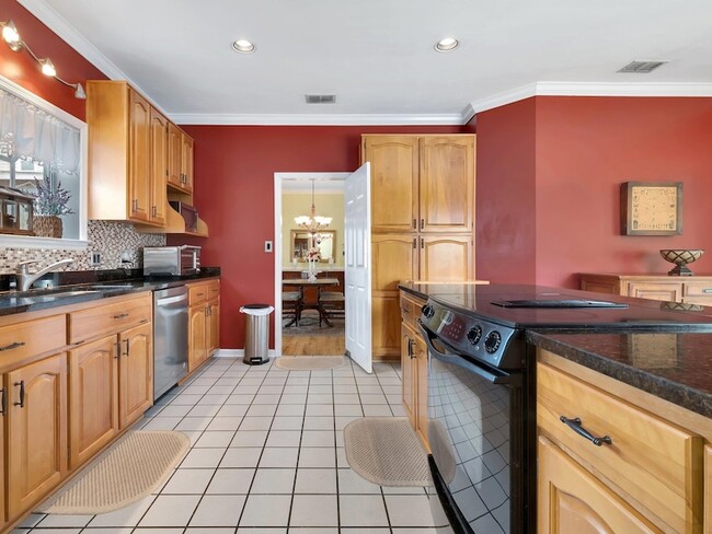 Building Photo - 4012 Dutchess Ct