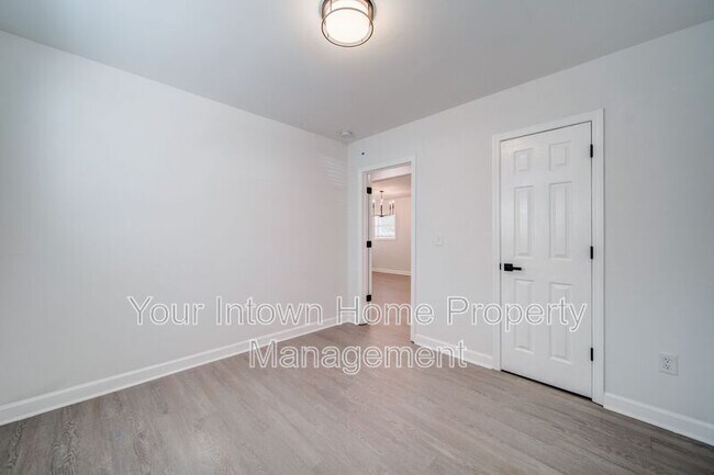 Building Photo - 1047 Grant Way SE
