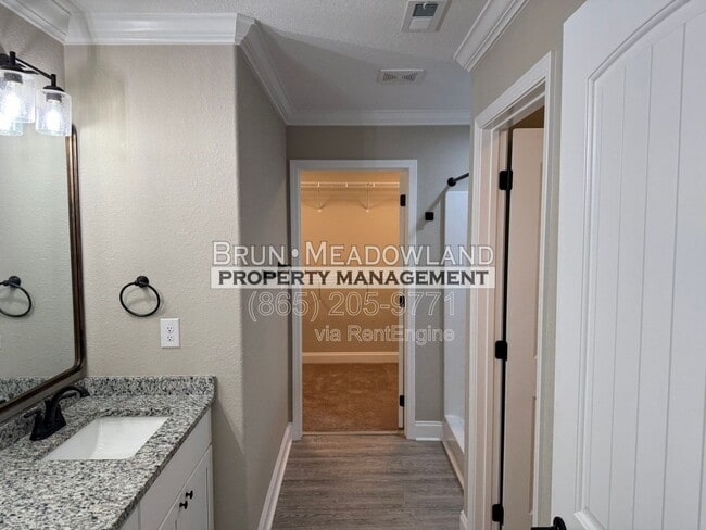 Building Photo - 3869 Doral Dr