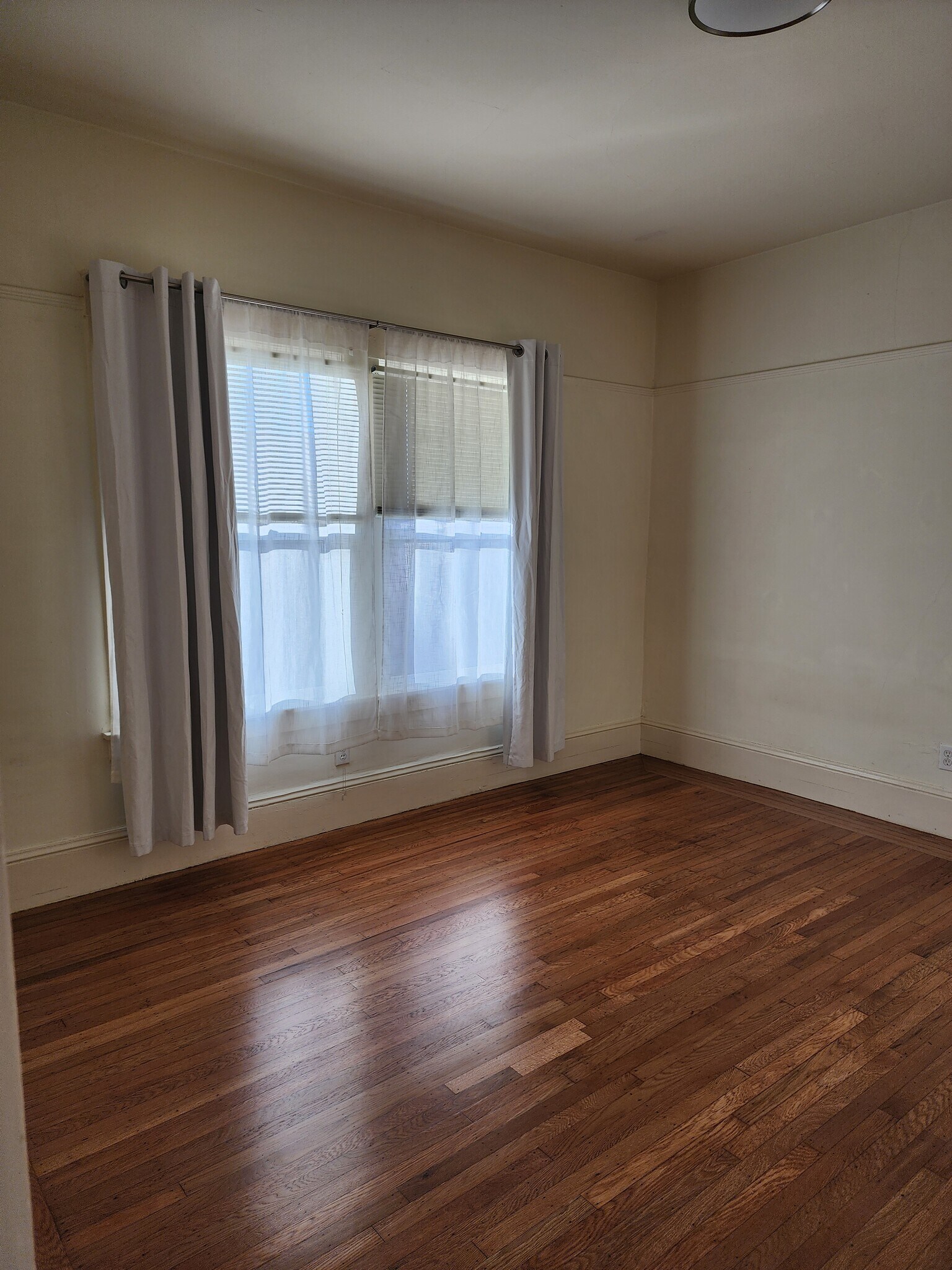 Building Photo - 519 18th Ave