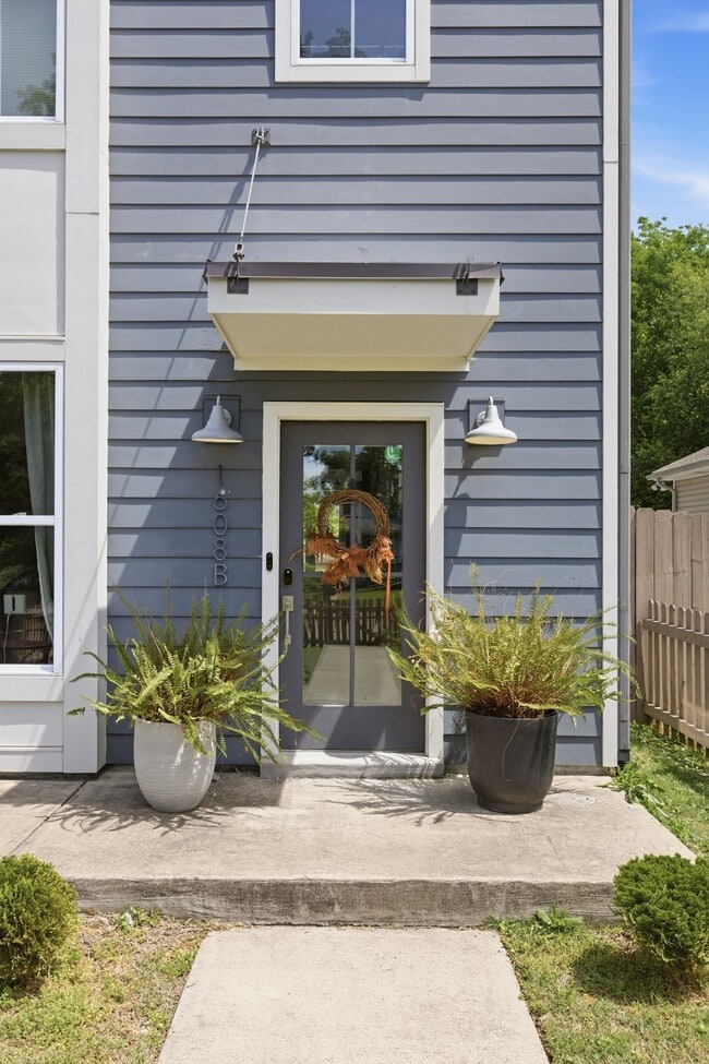 Building Photo - 1608 16th Ave N