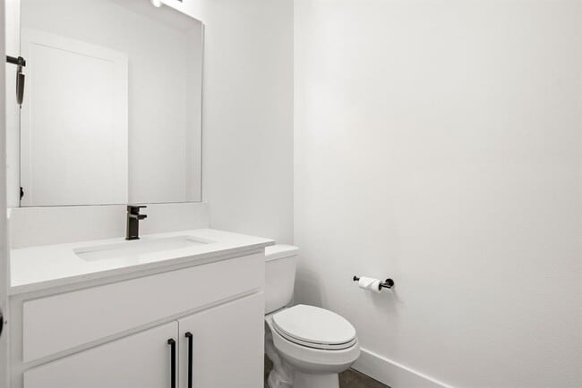 Building Photo - 4602 Mt Vernon Dr