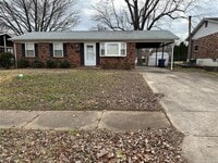 Building Photo - Discover the epitome of comfort in this 3-bed, 2-bath ranch-style gem.