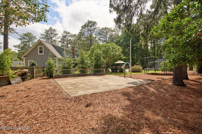 Building Photo - 209 Lazar Ln