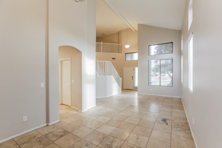 Building Photo - 9243 W Salter Dr