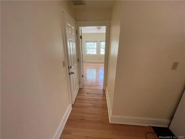 Building Photo - 174 Mansfield St