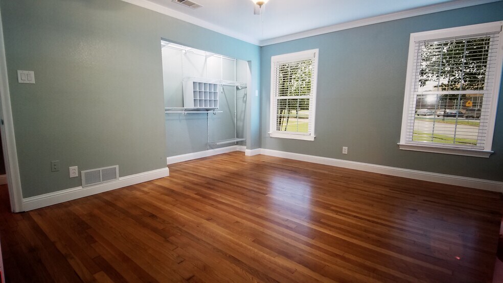 Building Photo - 1661 Mariposa Dr