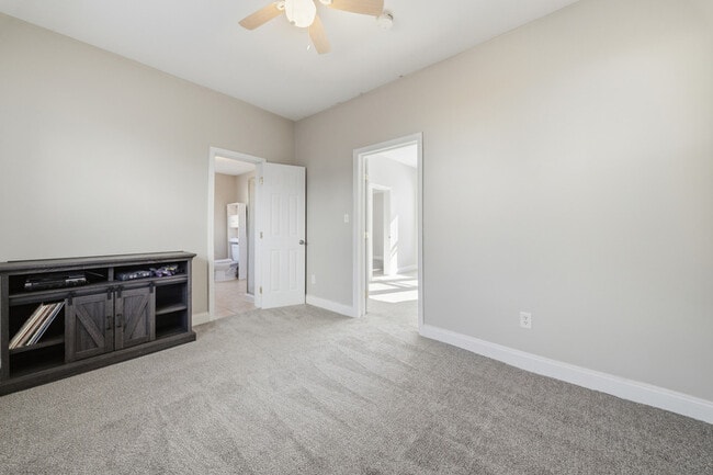 Building Photo - 146 W Seaview Ave