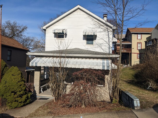 Primary Photo - Spacious 2 bedroom home in Vandergrift