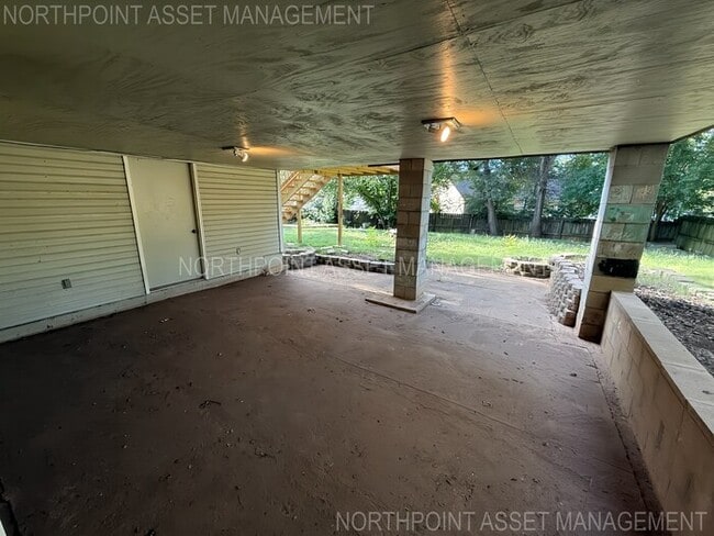 Building Photo - 4 bed, 3 bath, spacious home available now!