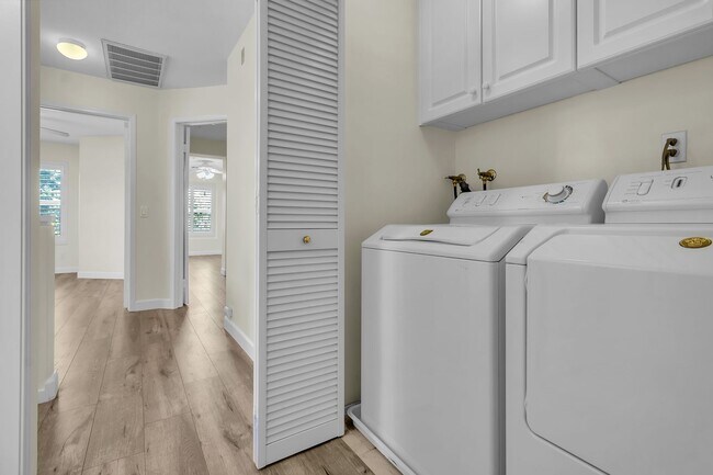 Building Photo - 204 Terra Bella